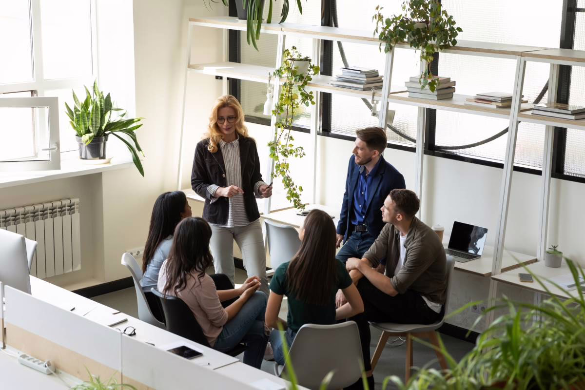 Middle-aged,60s,Female,Boss,Talk,With,Interns,Gives,Tasks,,Teaching